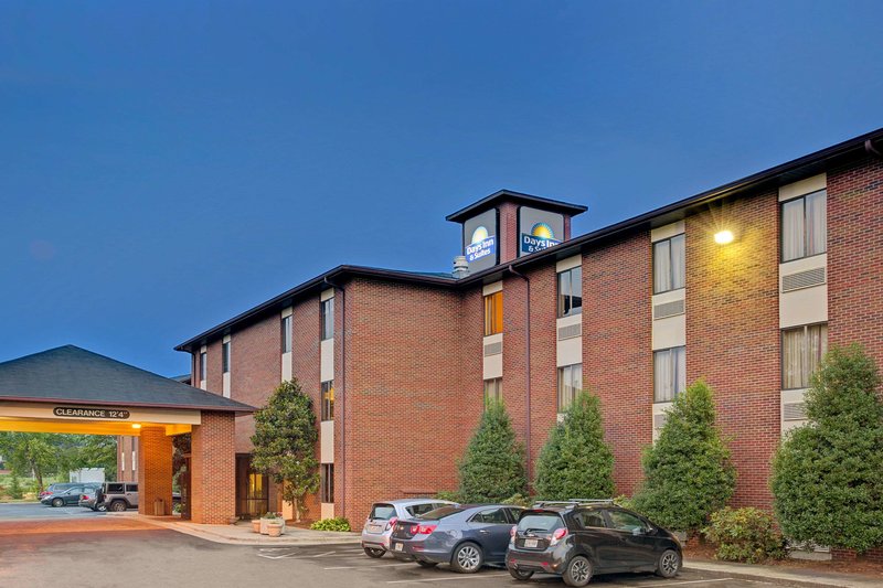 Days Inn And Suites Hickory,Near L.P. Frans Stadium,2 star