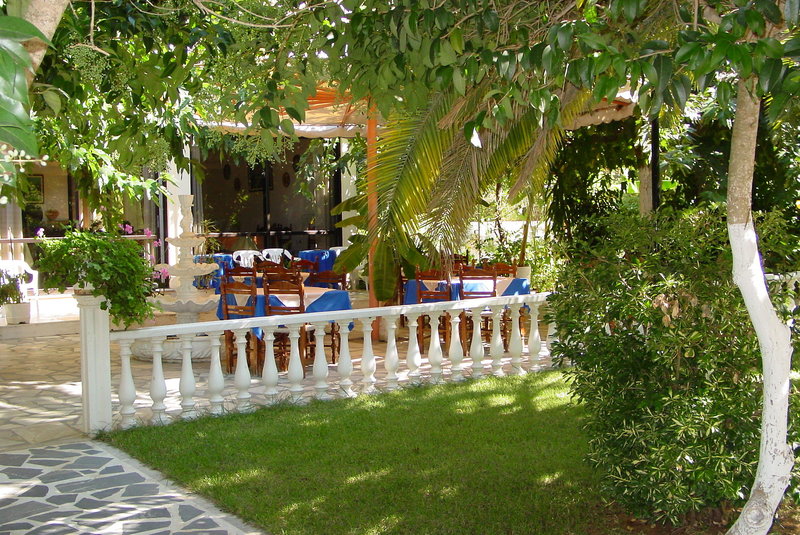 Brati & Arkoudi,Near Arkoudi Beach,2 star