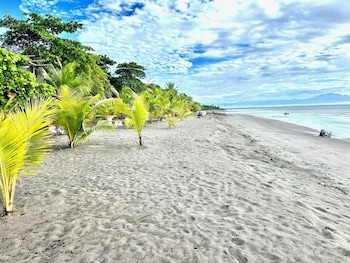 Villa Las Mellizas,Puerto Armuelles>>Limones,2.5 star