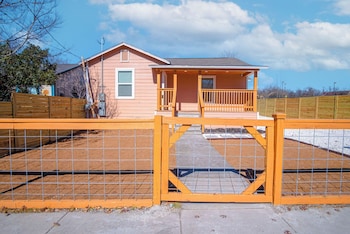 adorable 4br 2ba close to riverwalk and downtown