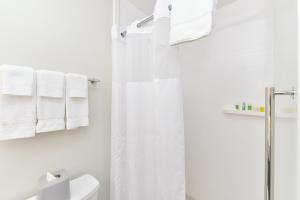 holiday inn express and suites bloomington w mall