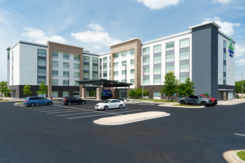 holiday inn express and suites bloomington w mall