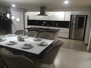 Casa Suyte Leguizamon,Medellin>>Envigado,5 star