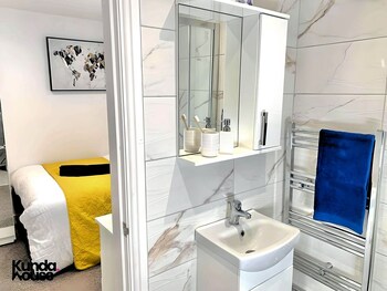 Kunda House Alwold,Dudley>>Birmingham,3 star