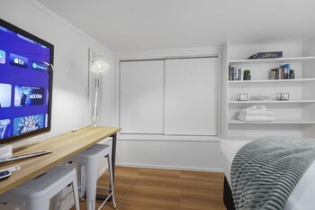 newly renovated studio w parking netflix