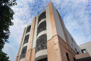 Collection O Royal Residency S30,Sector 51,3 star