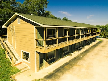 Flat Creek Lodge