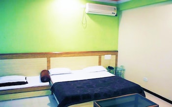 Hotel Om Park,Akola>>Ahmednagar,2 star