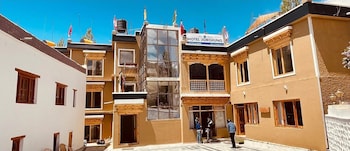 Hotel Jorchung,Tukcha Main Rd,2 star