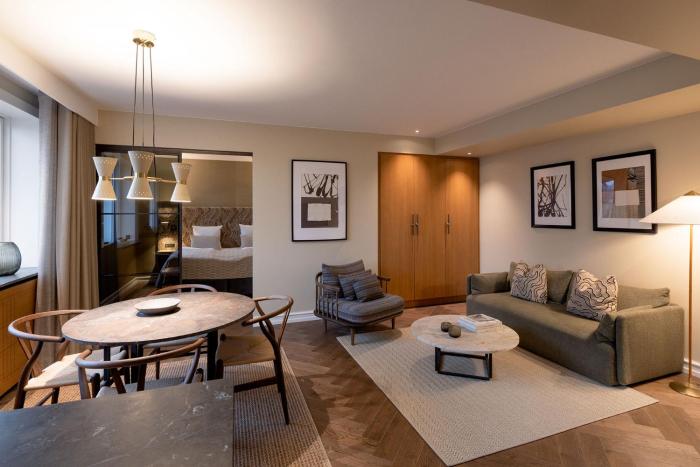 hypernym hotel and suites