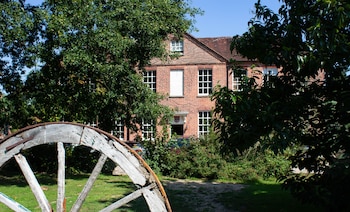 Trading Boundaries,East Sussex>>Danehill,2.5 star