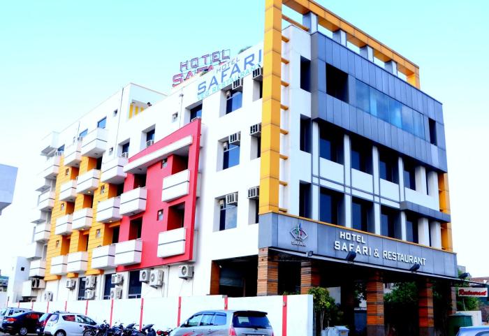 Hotel Safari,Rajasthan University Campus>>Jaipur,3 star
