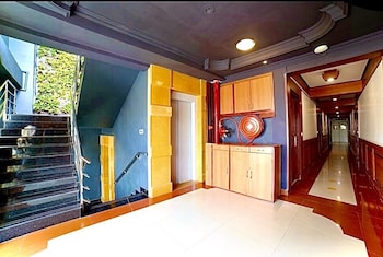 Hotel Kings Corner,Raja Park,3 star