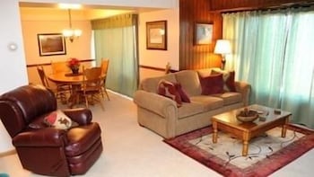 Seven Springs 2 Bedroom Standard Condo, Sleeps 10! 2 Condo By Redawning,9A4 Mountain Villas Drive,3 star