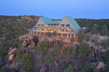 Teepee Lodge With Equus & Firearms/Ranch,United States Of America>>Roy,2 star