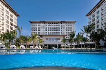 the mermoon resort hainan tufu bay tapestry by hilton
