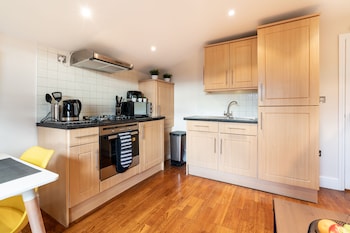 1Bd Apt For 2-4. New Decor & Furnishings,London>>Enfield,0 star