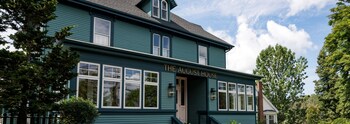 The August House,Wolfville>>Windsor,3.5 star