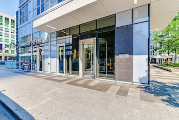 Rivetstays - The Atmos,Canada>>Toronto,4 star