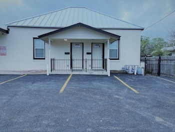 fascinating 2br 1ba near festive dt and riverwalk