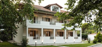 gkaras camp and apartments