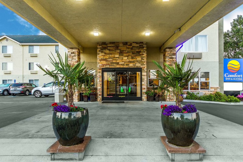 Comfort Inn & Suites Redwood Country,Fortuna>>Eureka,3 star
