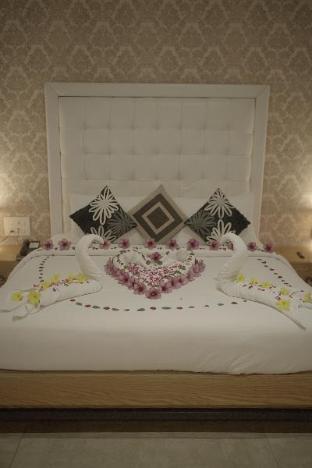 Lm Farms,India>>Takhatpur,2.5 star
