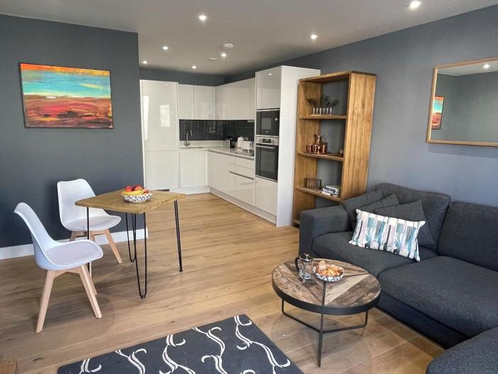 harbourside hideaway superb flat with terrace