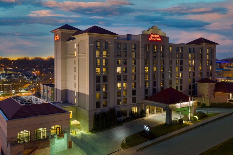 hampton inn and suites kansas city country club plaza