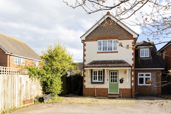 south downs retreat house with parking