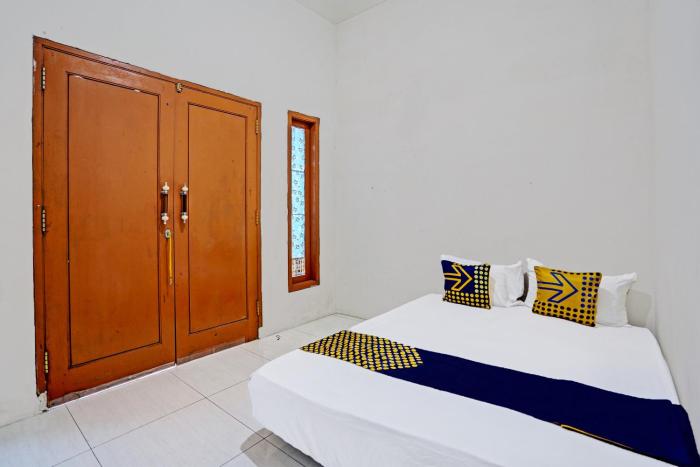Spot On 92077 Tarlo Guest House 3,Indonesia>>Surabaya,2 star