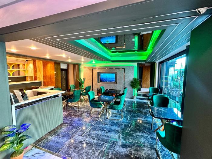 crowned plus hotel