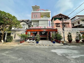 lucky hotel