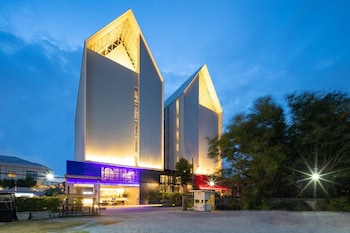 blue hippo hotel