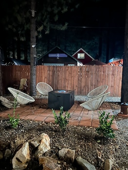 three pines cabins lodge