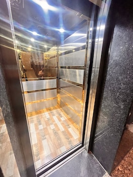 Maharaja Palace Near Medanta Gurgaon,India>>Gurugram,3 star