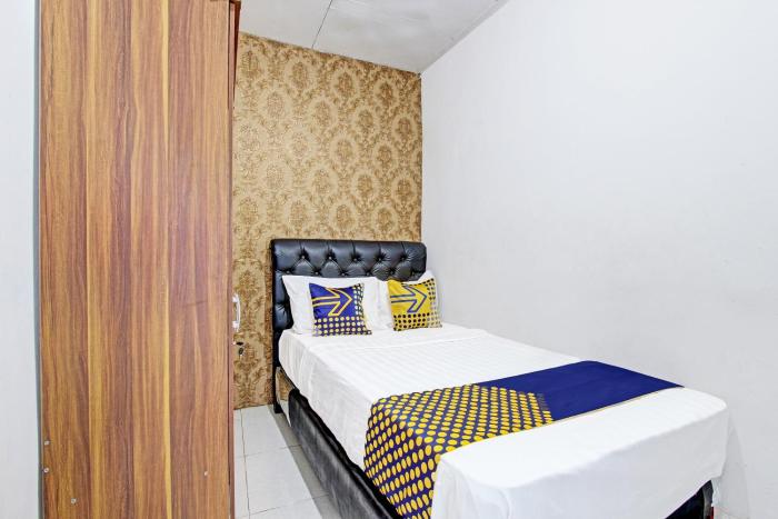 Spot On 91521 Mayong Guesthouse,Jepara>>Banyuwangi,2 star