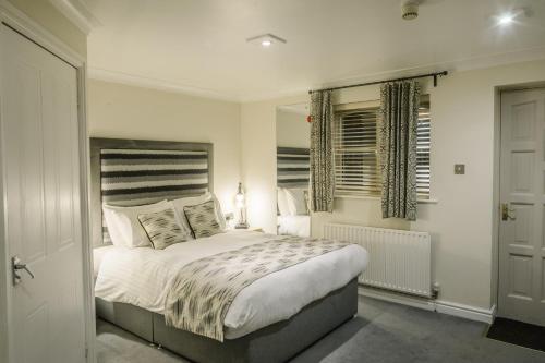 The Old Fourpenny Shop Hotel,Stratford-Upon-Avon>>Coventry,3.5 star
