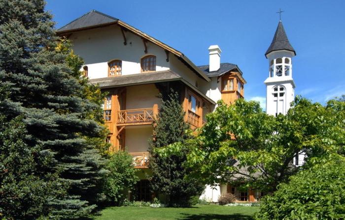 Hotel Y Cabanas Le Village,Neuquén>>San Martin De Los Andes,3 star