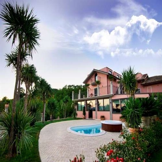 Queen Hotel,Chieti>>Abruzzo,3 star