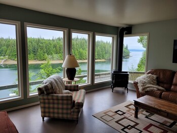 Argo's Landing,Canada>>Bamfield,2.5 star