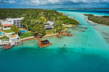cristalino lagoon front hotel restaurant and spa