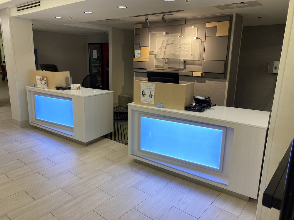 holiday inn express hotel and suites chesapeake by ihg