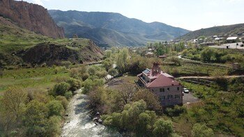 Areni Lodge