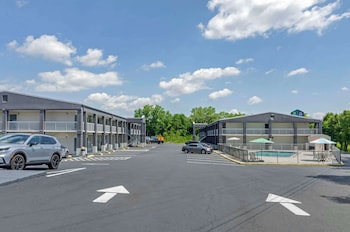 Suburban Studios Verona - Staunton North,Verona>>Staunton,2 star