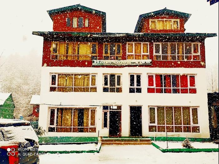 New Snow View Resort Pahalgam,Chandanwari Road,5 star