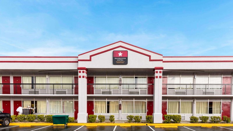 magnuson hotel jacksonville downtown