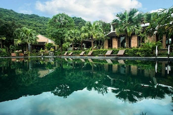 nham village resort
