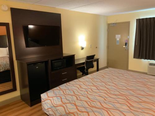 days inn by wyndham troy il