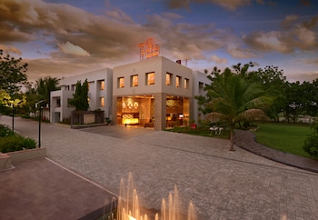 Top3 Lords Resort Bhavnagar - Pure Veg,Vidhyanagar, Bhavnagar,3 star